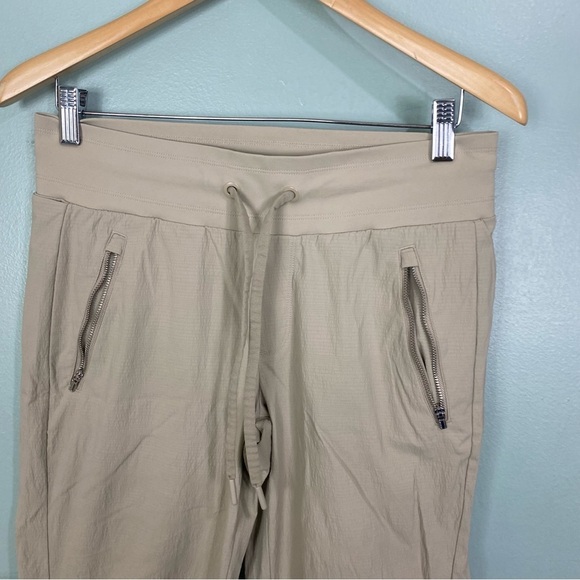 Athleta Trekkie North Jogger Beige‎ Sz 6 405726 Hiking Pant Stretch - Picture 2 of 6